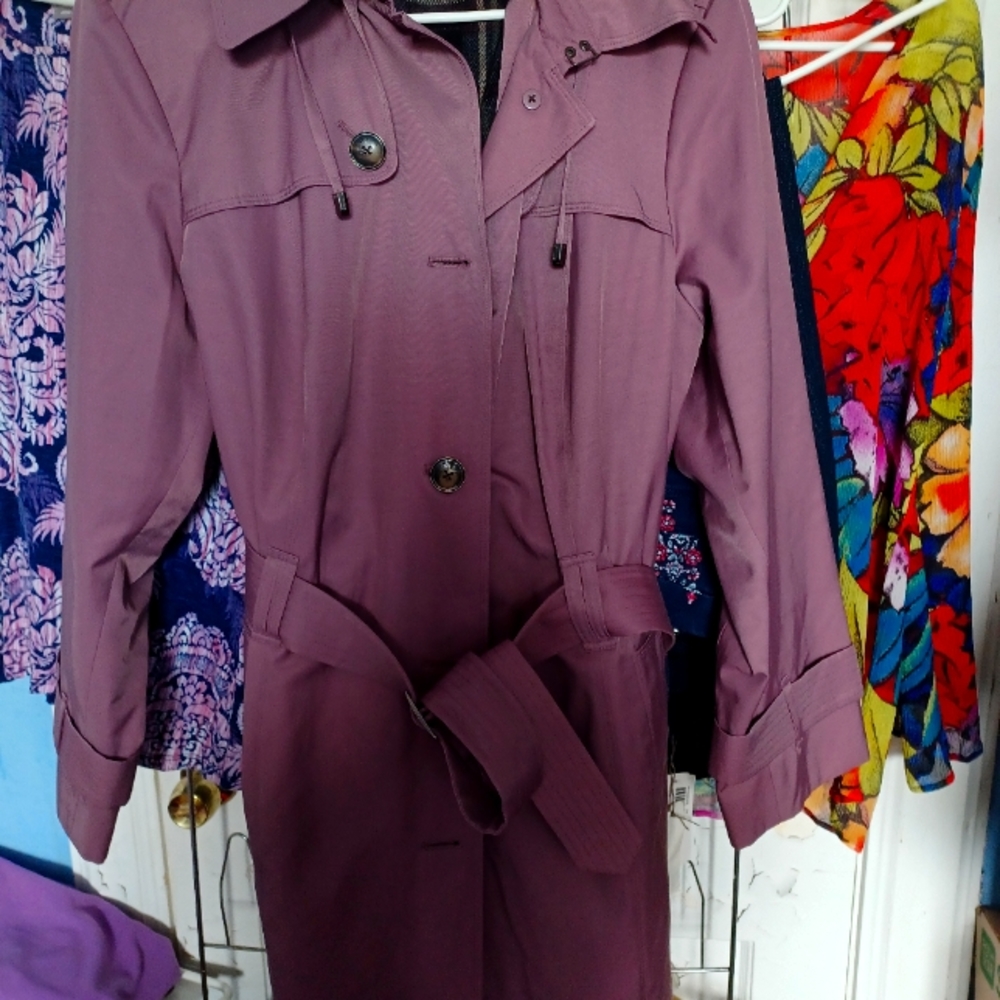 London Fog Women's Mauve trench coat with detachable hood and button in lining